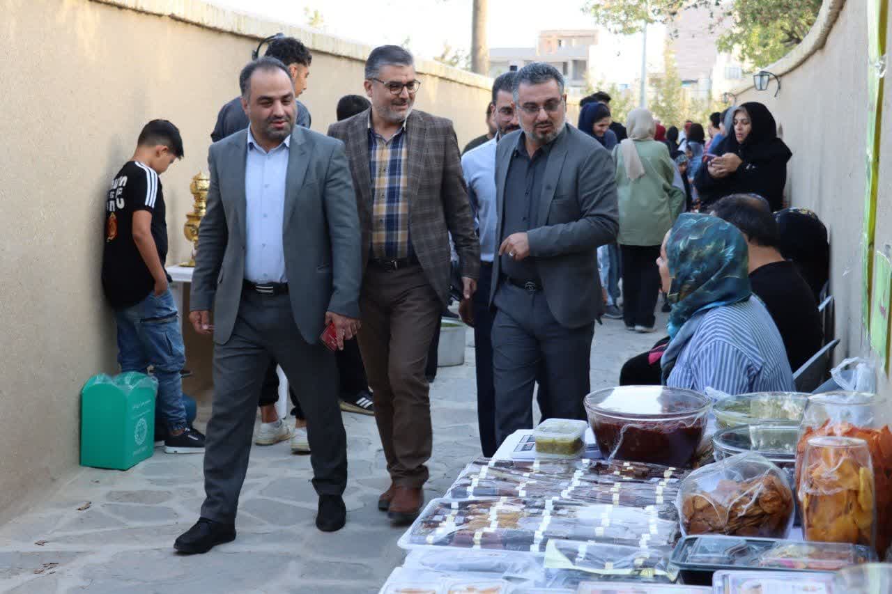 جشنواره غذا و دسر در کوچه باغهای پولگان محلات برگزار شد.
