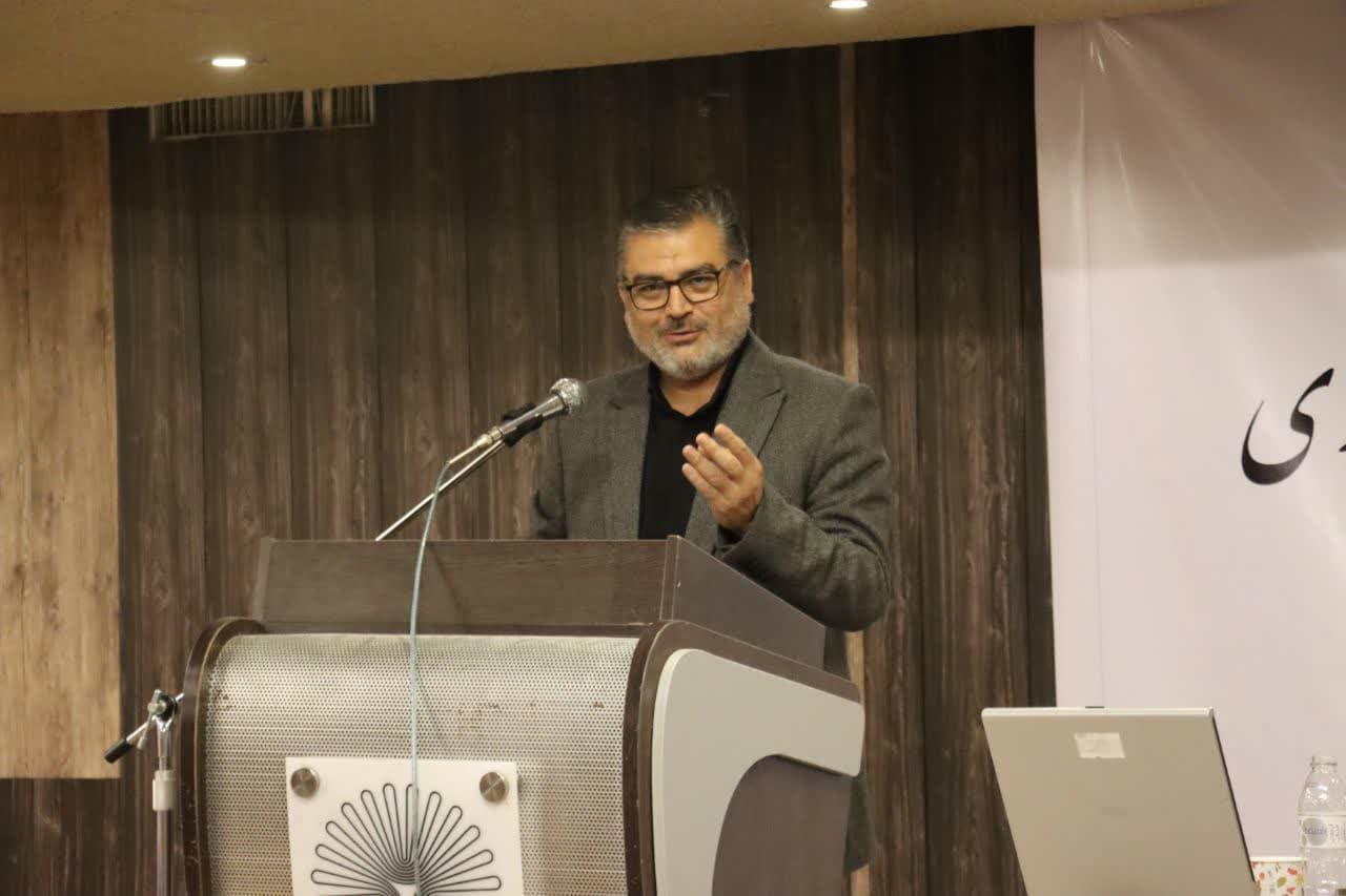 همزمان با روز جهانی و هفته گردشگری همایش بررسی چالش ها و فرصت های صنعت گردشگری استان مرکزی برگزار شد