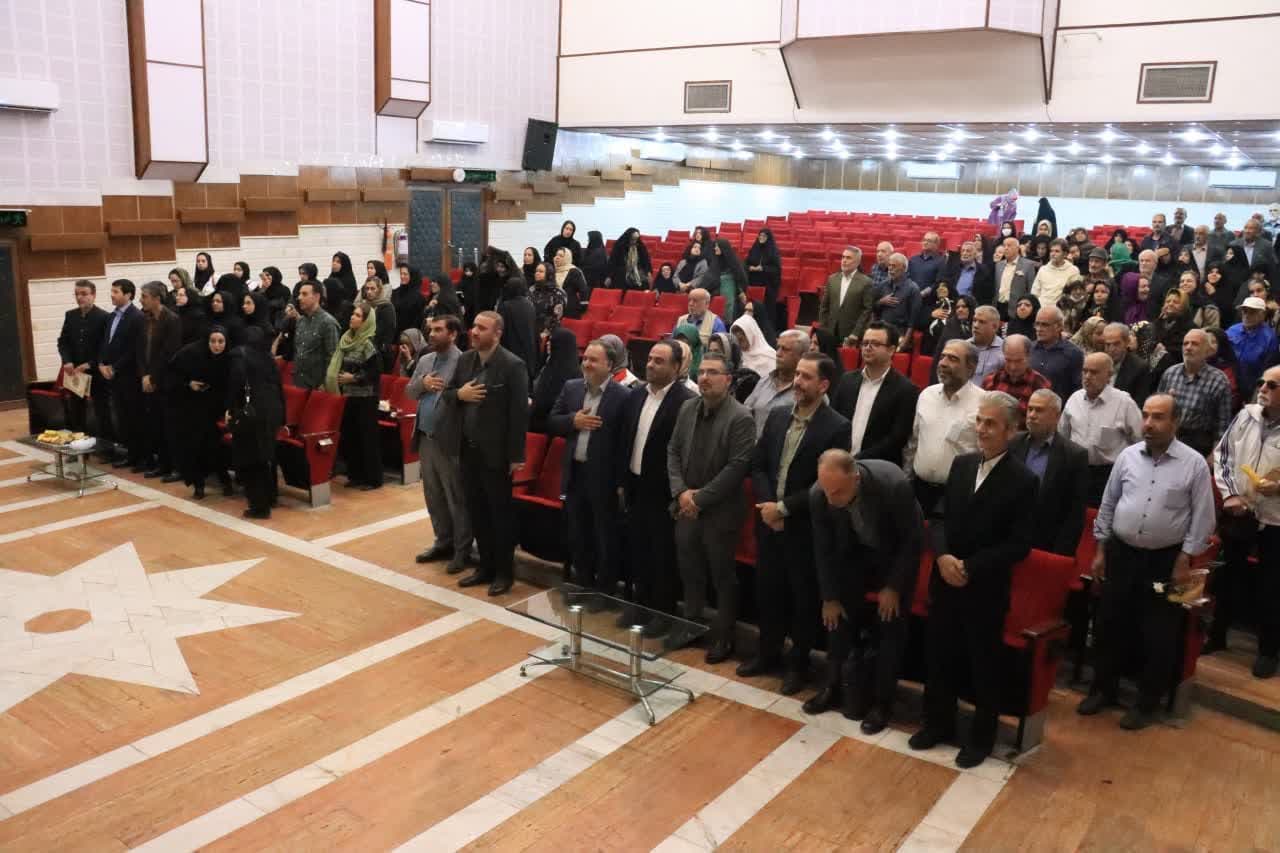 مراسم بزرگداشت روز سالمند با مشارکت شهرداری و شورای اسلامی شهر محلات برگزارشد.